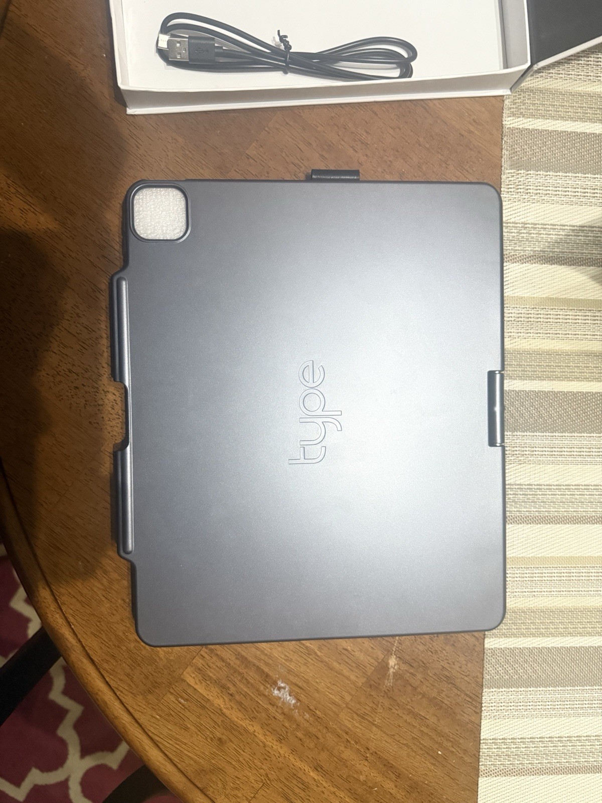 Keyboard/Trackpad/Case for iPad Pro 13" - M4 2024, Photo Shows Compatibles - Image 2