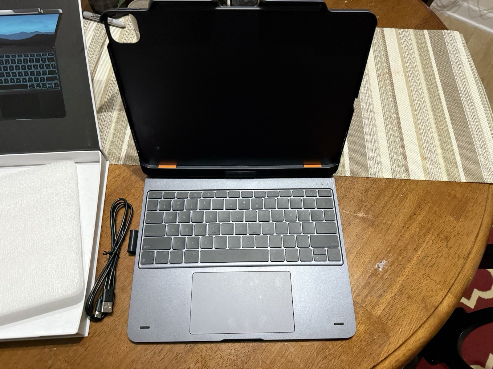 Keyboard/Trackpad/Case for iPad Pro 13" - M4 2024, Photo Shows Compatibles - Image 3