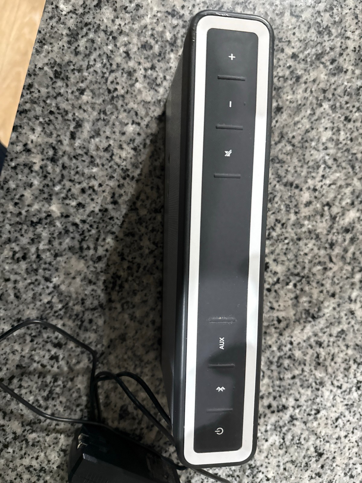 Bose Soundlink III Bluetooth Speaker - Silver - Image 3